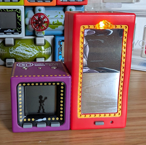 Radica cube world dart - radica, +