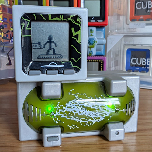 Radica cube world - sci-fi, +